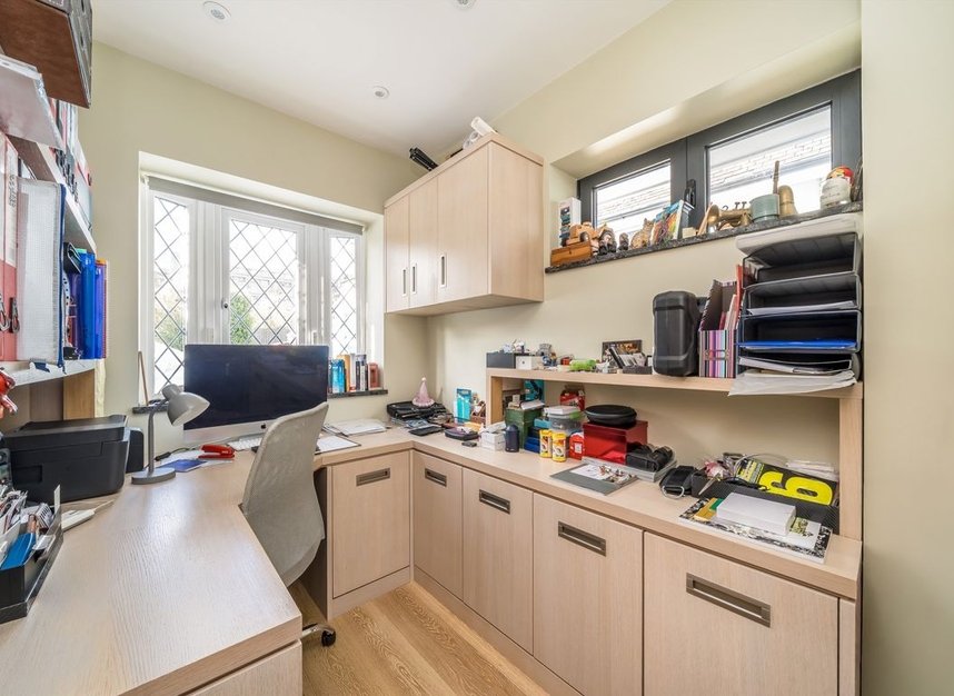 Properties for sale in Lamberhurst Road - SE27 0SD view10