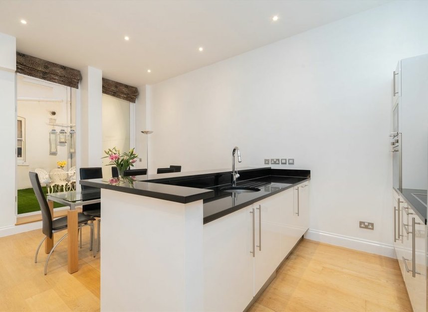 Properties for sale in Lancaster Mews - W2 3QE view4