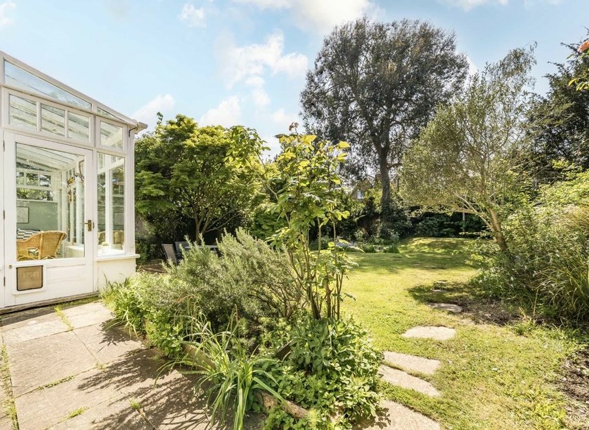 Properties for sale in Lanercost Road - SW2 3DN view10