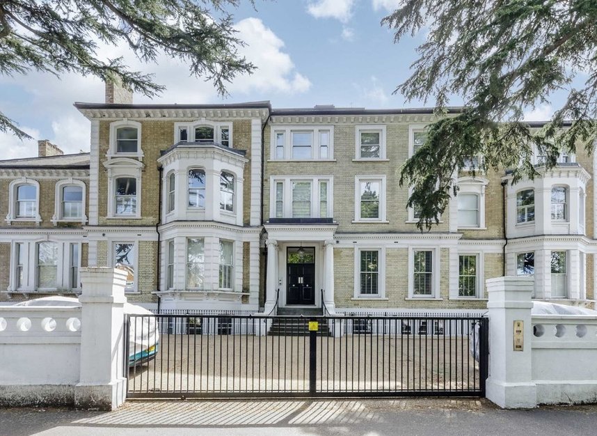 Flat for sale in Langley Road, Surbiton, KT6 (Ref 200825) Dexters