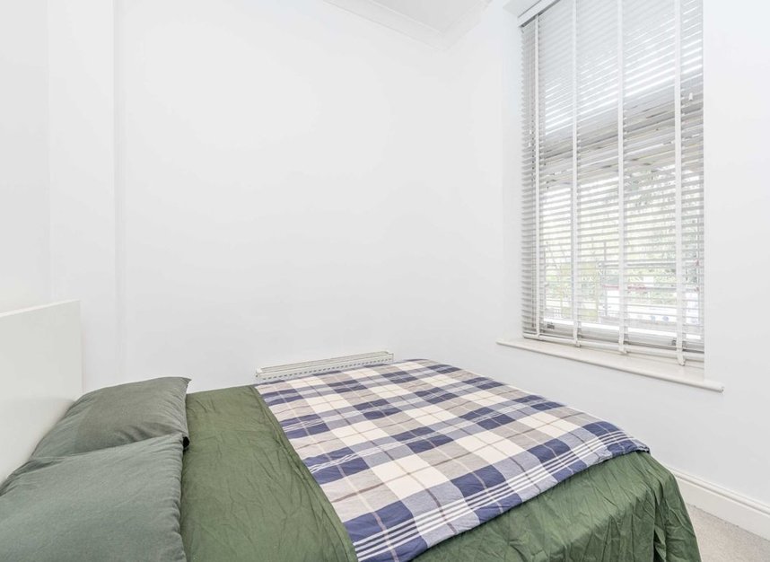 Flat for sale in Langley Road, Surbiton, KT6 (Ref 200825) Dexters
