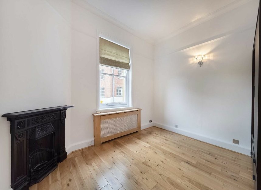 Flat for sale in Lawrence Street, London, SW3 (Ref 228671) Dexters