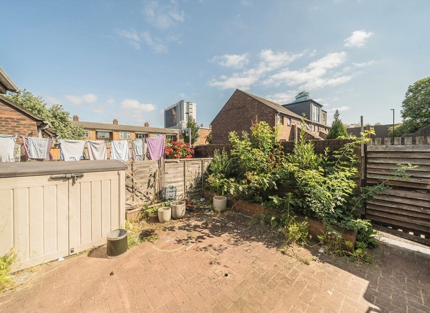 Properties for sale in Layton Road - TW8 0PU view8