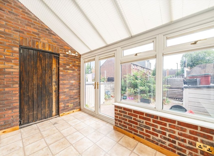 Properties for sale in Layton Road - TW8 0PU view7