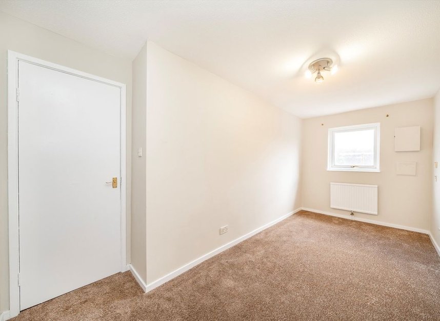 Properties for sale in Layton Road - TW8 0PU view5