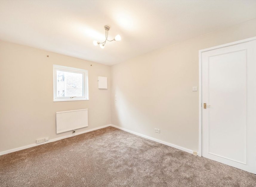 Properties for sale in Layton Road - TW8 0PU view6