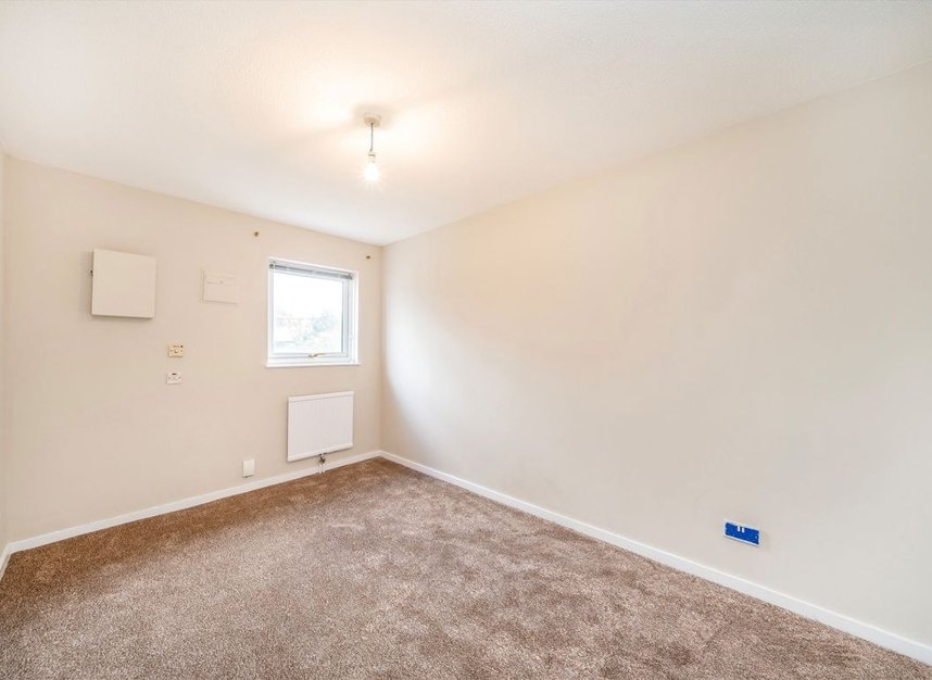 Properties for sale in Layton Road - TW8 0PU view4