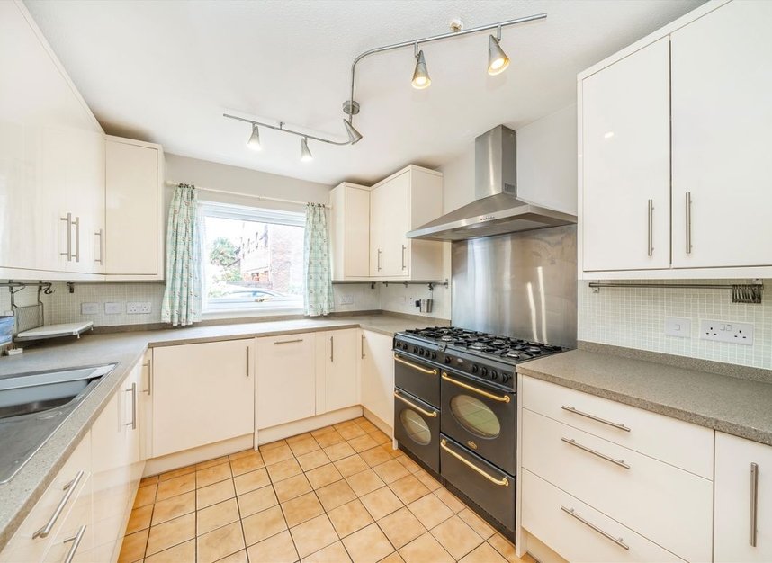 Properties for sale in Layton Road - TW8 0PU view3
