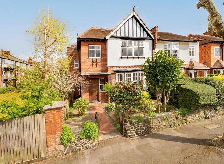 Properties for sale in Leaside Avenue - N10 3BU view1