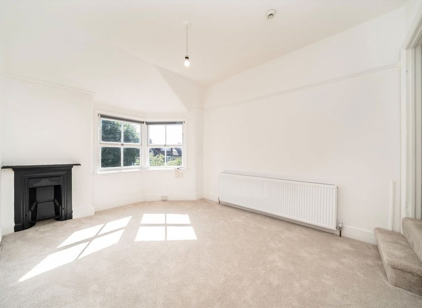 Properties for sale in Leaside Avenue - N10 3BU view11