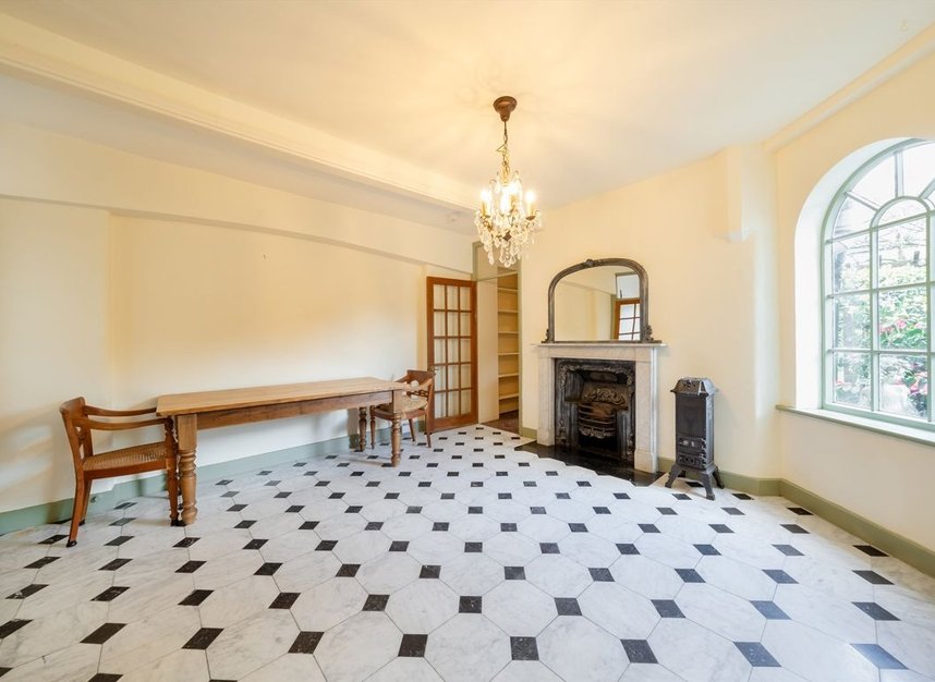 Properties for sale in Leaside Avenue - N10 3BU view3