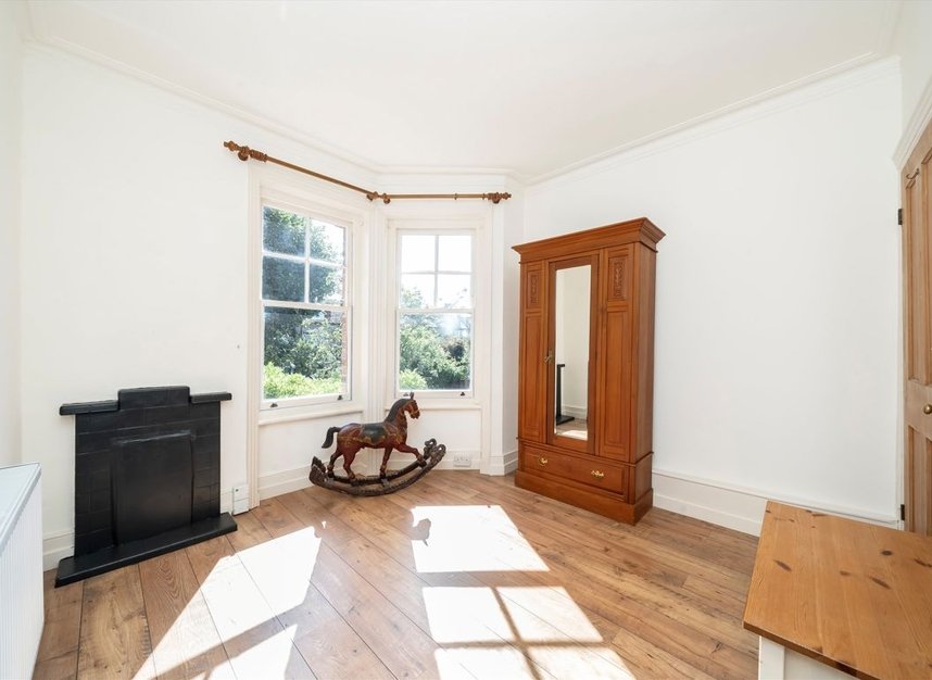 Properties for sale in Leaside Avenue - N10 3BU view10