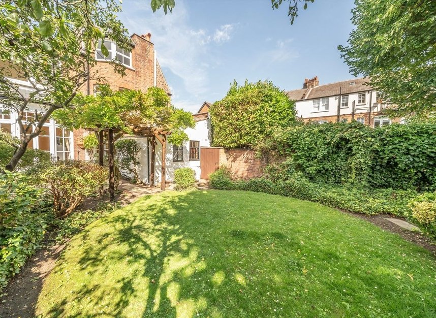 Properties for sale in Leaside Avenue - N10 3BU view17