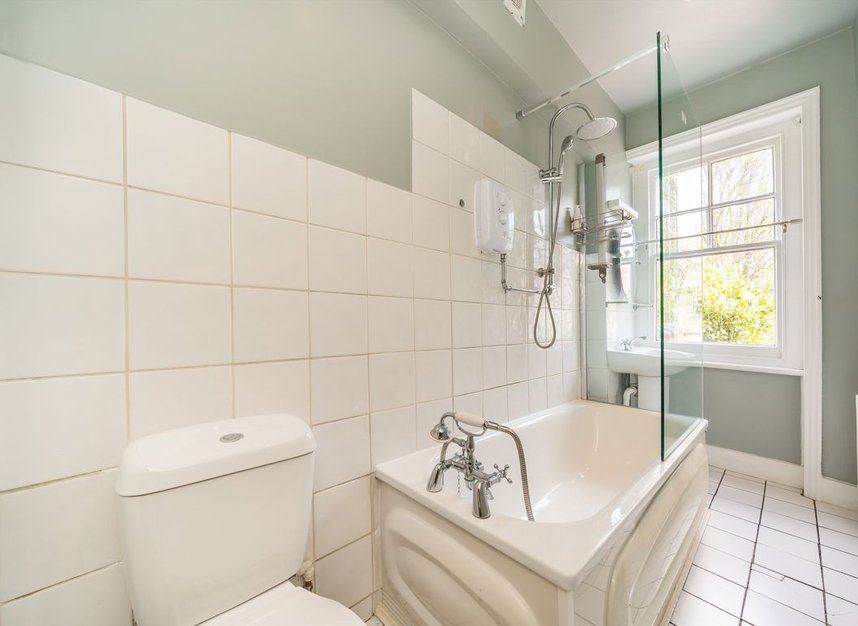 Properties for sale in Leaside Avenue - N10 3BU view14