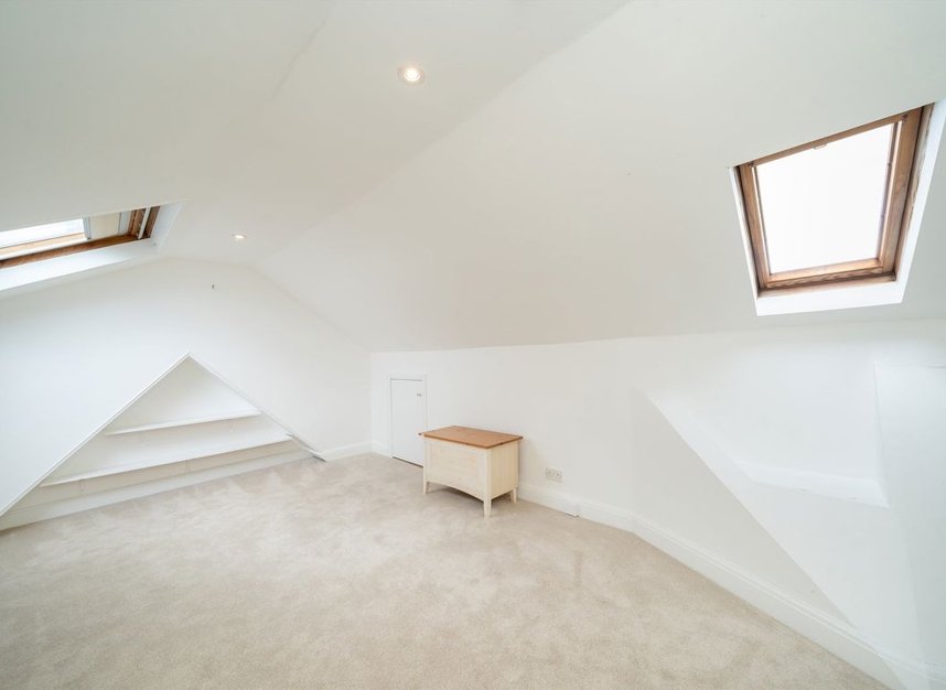 Properties for sale in Leaside Avenue - N10 3BU view13