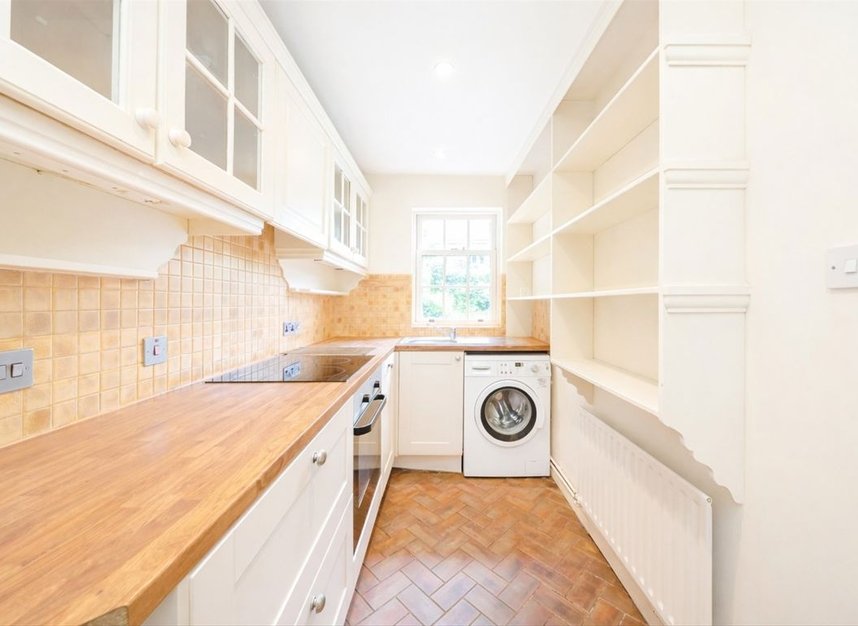 Properties for sale in Leaside Avenue - N10 3BU view9