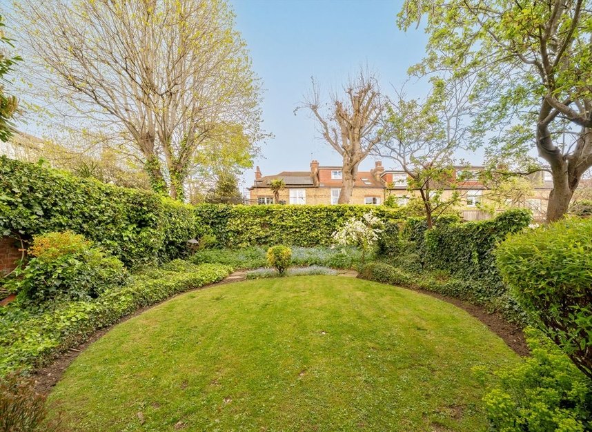 Properties for sale in Leaside Avenue - N10 3BU view18