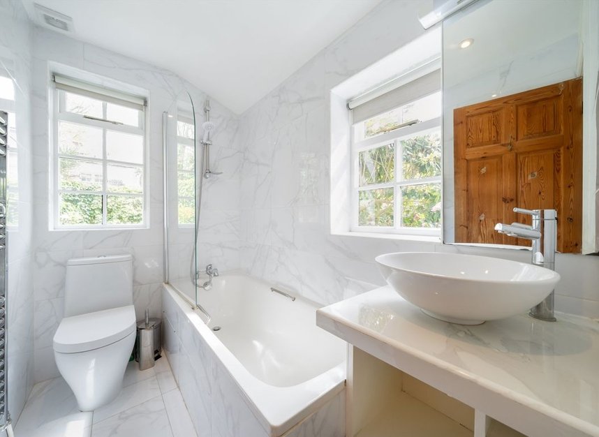 Properties for sale in Leaside Avenue - N10 3BU view15