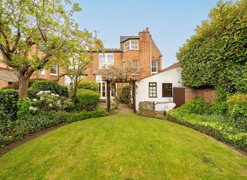 Properties for sale in Leaside Avenue - N10 3BU view7