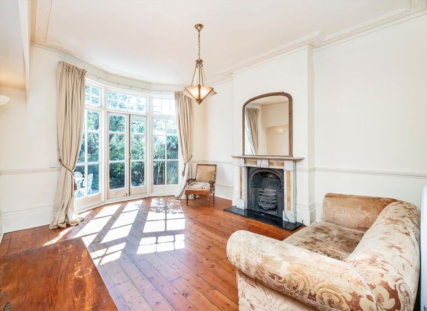 Properties for sale in Leaside Avenue - N10 3BU view5