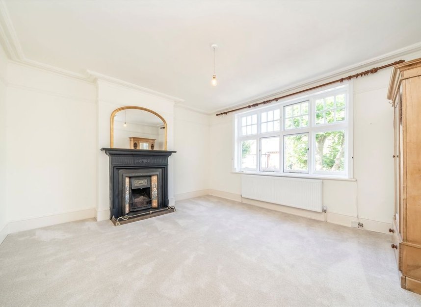 Properties for sale in Leaside Avenue - N10 3BU view4