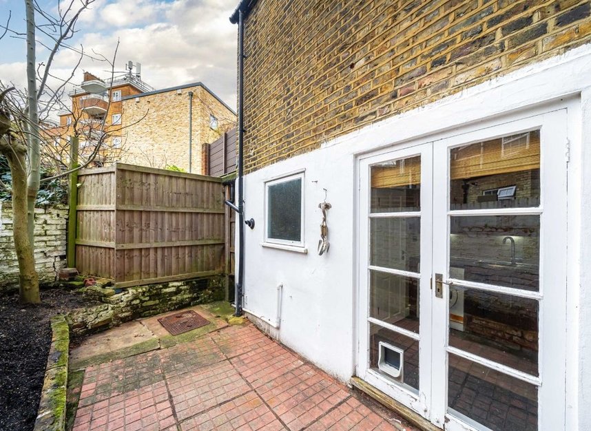 Flat for sale in Leighton Grove, London, NW5 (Ref 220281) Dexters