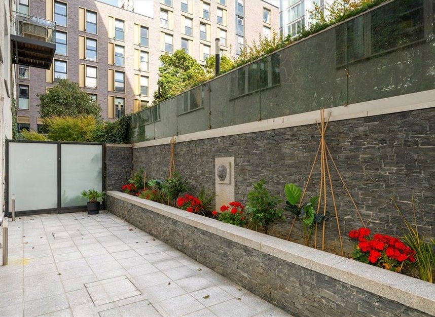 Properties for sale in Leman Street - E1 8EY view7