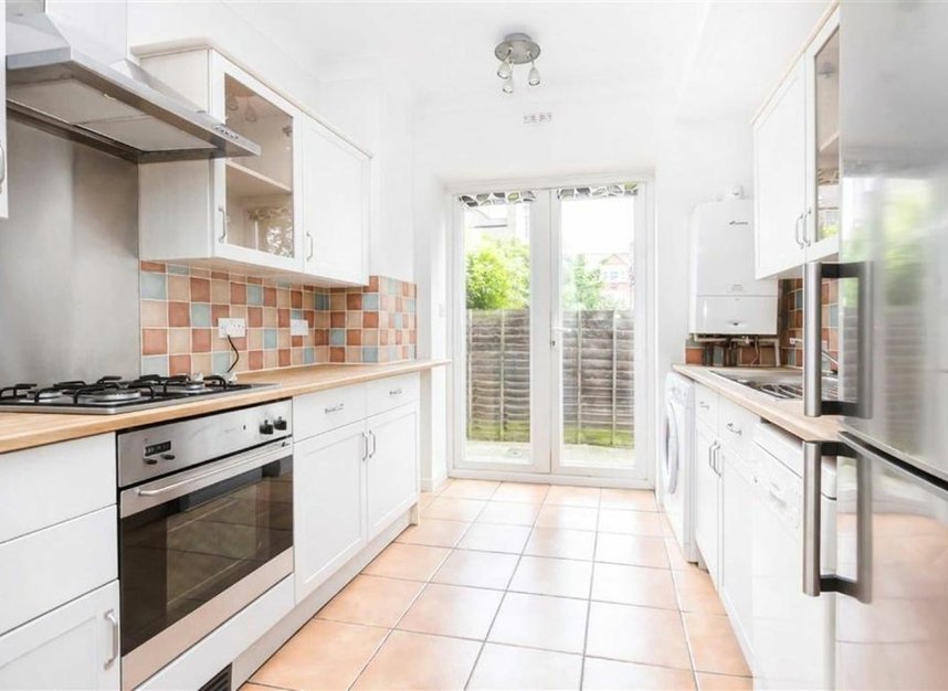 Properties for sale in Lessar Avenue - SW4 9HN view3