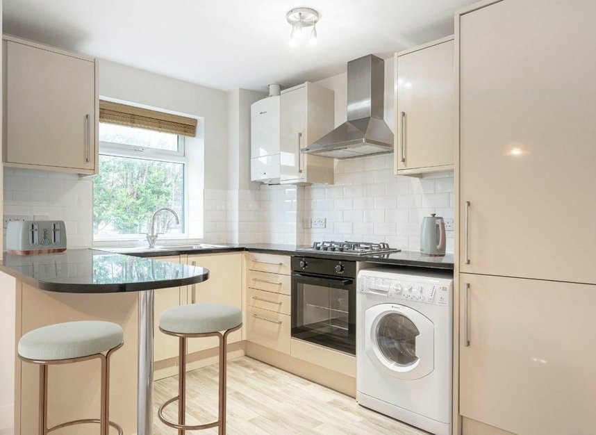 Properties sold in Lime Crescent - TW16 5NT view3