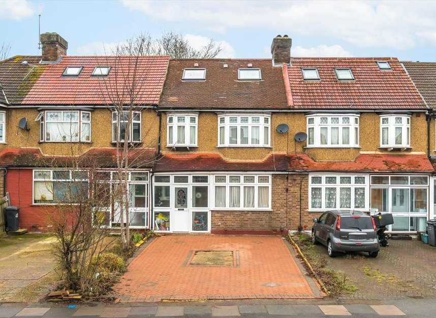 Properties for sale in Links Avenue - SM4 5AE view1