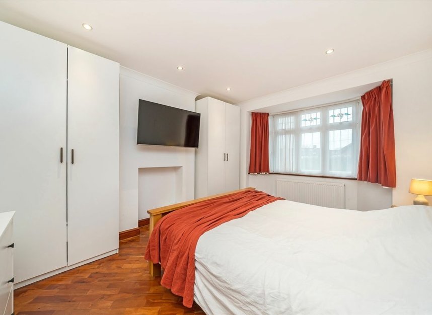 Properties for sale in Links Avenue - SM4 5AE view4