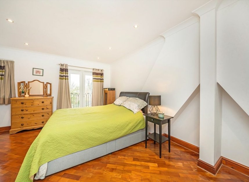 Properties for sale in Links Avenue - SM4 5AE view5