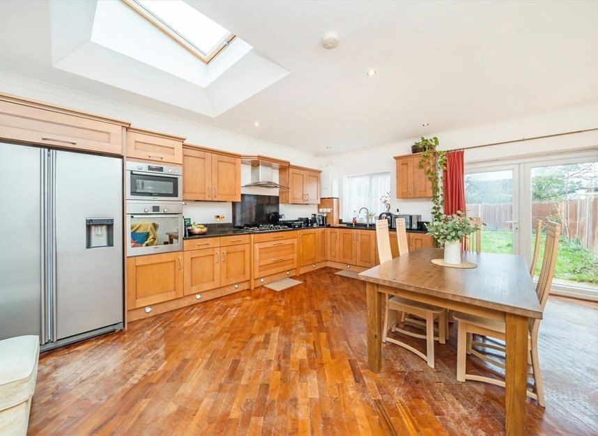 Properties for sale in Links Avenue - SM4 5AE view3