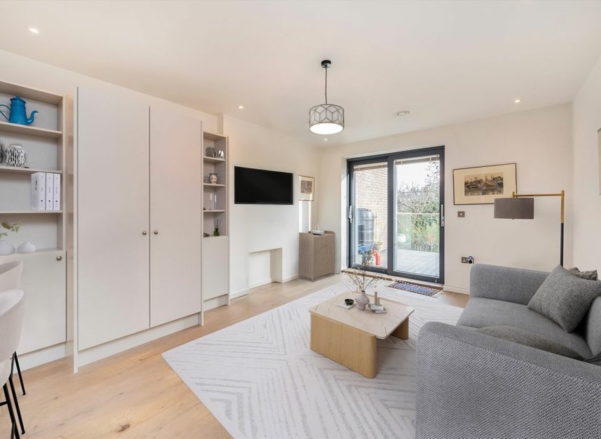 Properties for sale in Lower Richmond Road - SW15 1LY view3