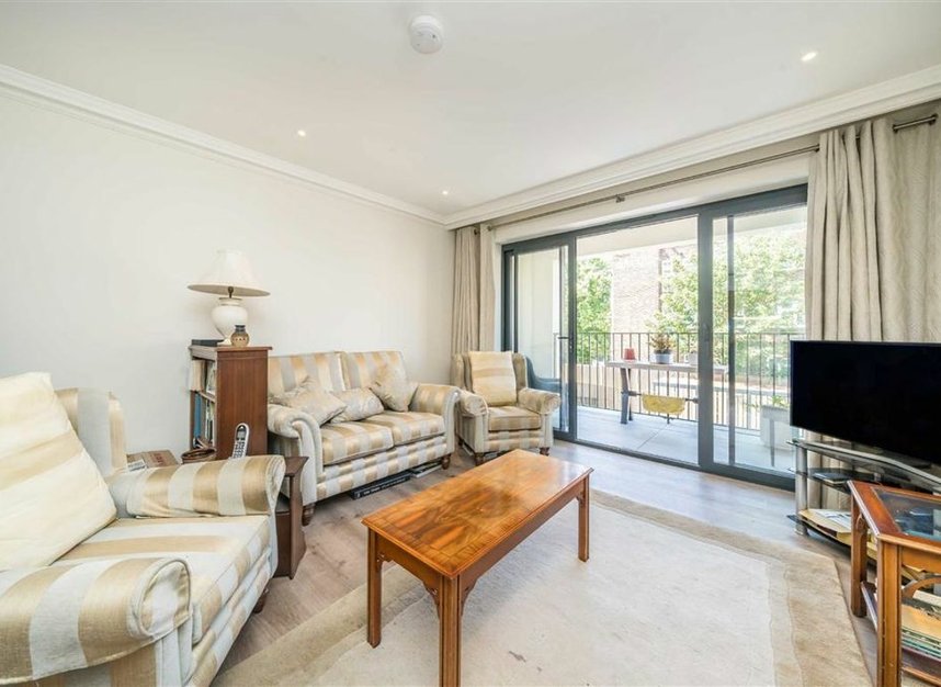 Properties for sale in Lower Teddington Road - KT1 4HB view2