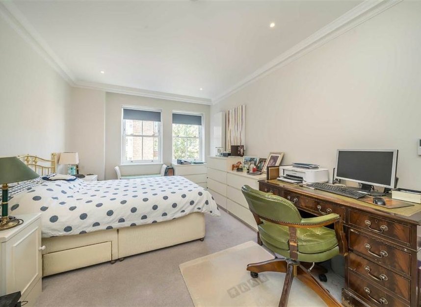 Properties for sale in Lower Teddington Road - KT1 4HB view4