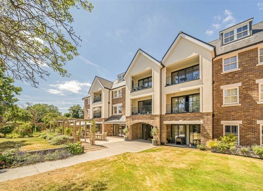 Properties for sale in Lower Teddington Road - KT1 4HB view1