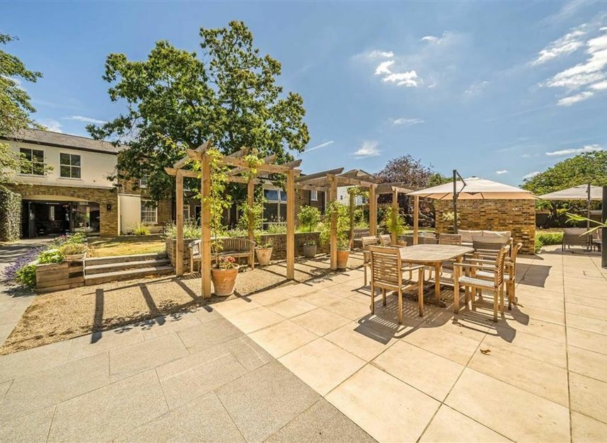 Properties for sale in Lower Teddington Road - KT1 4HB view6