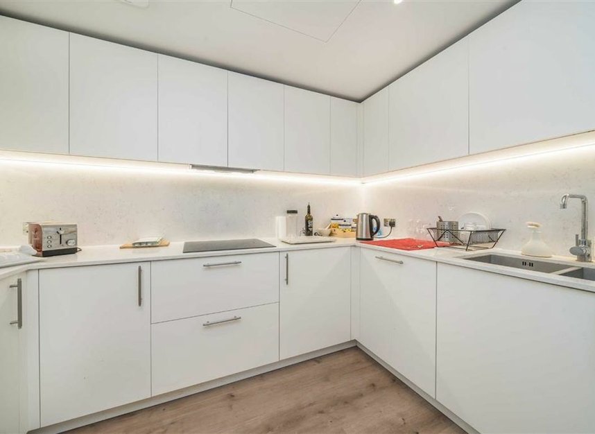 Properties for sale in Lower Teddington Road - KT1 4HB view3