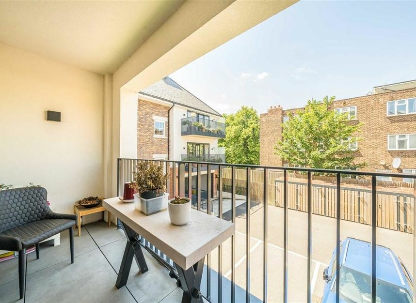 Properties for sale in Lower Teddington Road - KT1 4HB view5