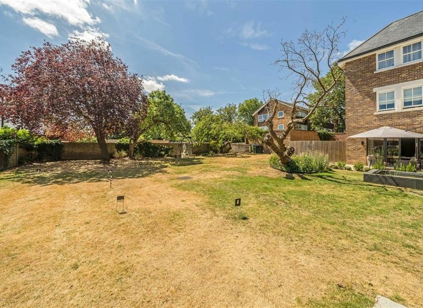 Properties for sale in Lower Teddington Road - KT1 4HB view7