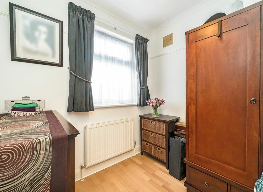 Properties for sale in Lucy Crescent - W3 0NH view9