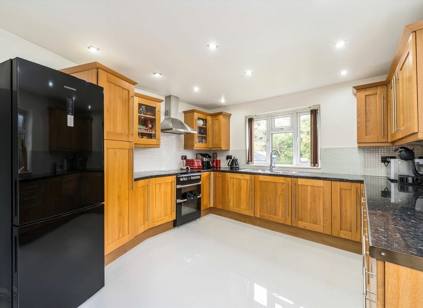 Properties for sale in Lucy Crescent - W3 0NH view6