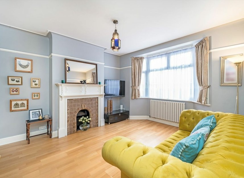 Properties for sale in Lucy Crescent - W3 0NH view2