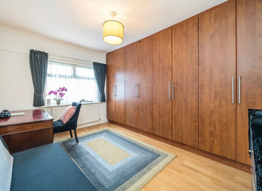 Properties for sale in Lucy Crescent - W3 0NH view7