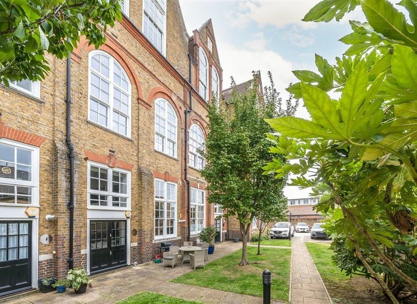 Properties for sale in Lyham Road - SW2 5EB view15