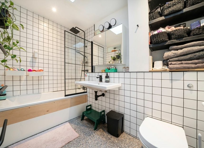 Properties for sale in Mabley Street - E9 5RY view6