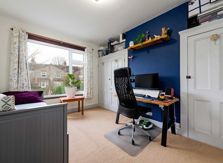 Flat for sale in Maidstone Road, London, N11 (Ref 218311) Dexters