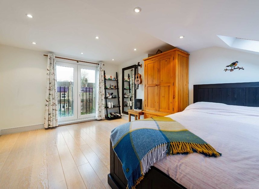 Flat for sale in Maidstone Road, London, N11 (Ref 218311) Dexters