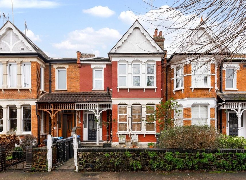 Flat for sale in Maidstone Road, London, N11 (Ref 218311) Dexters